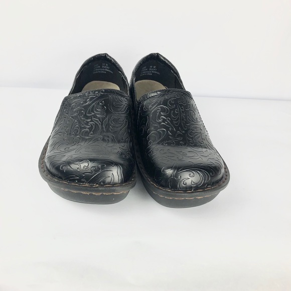 savvy slip resistant shoes